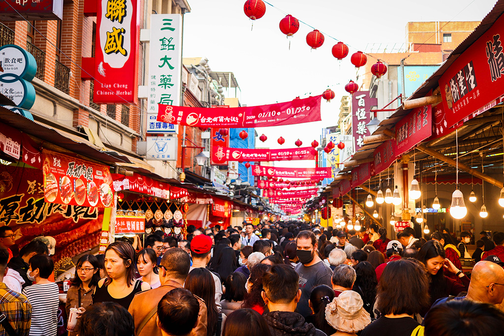 Dihua Street Lunar New Year Market attracts thousands of visitors